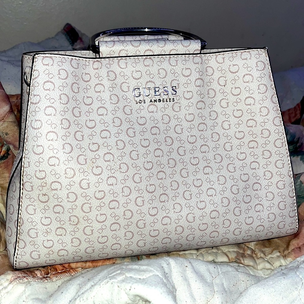 Medium size guess purse